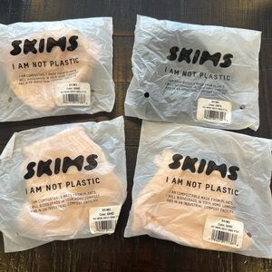 SKIMS Face Masks Brand New O/S